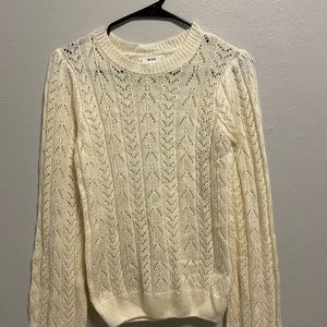 white knitted thin sweater